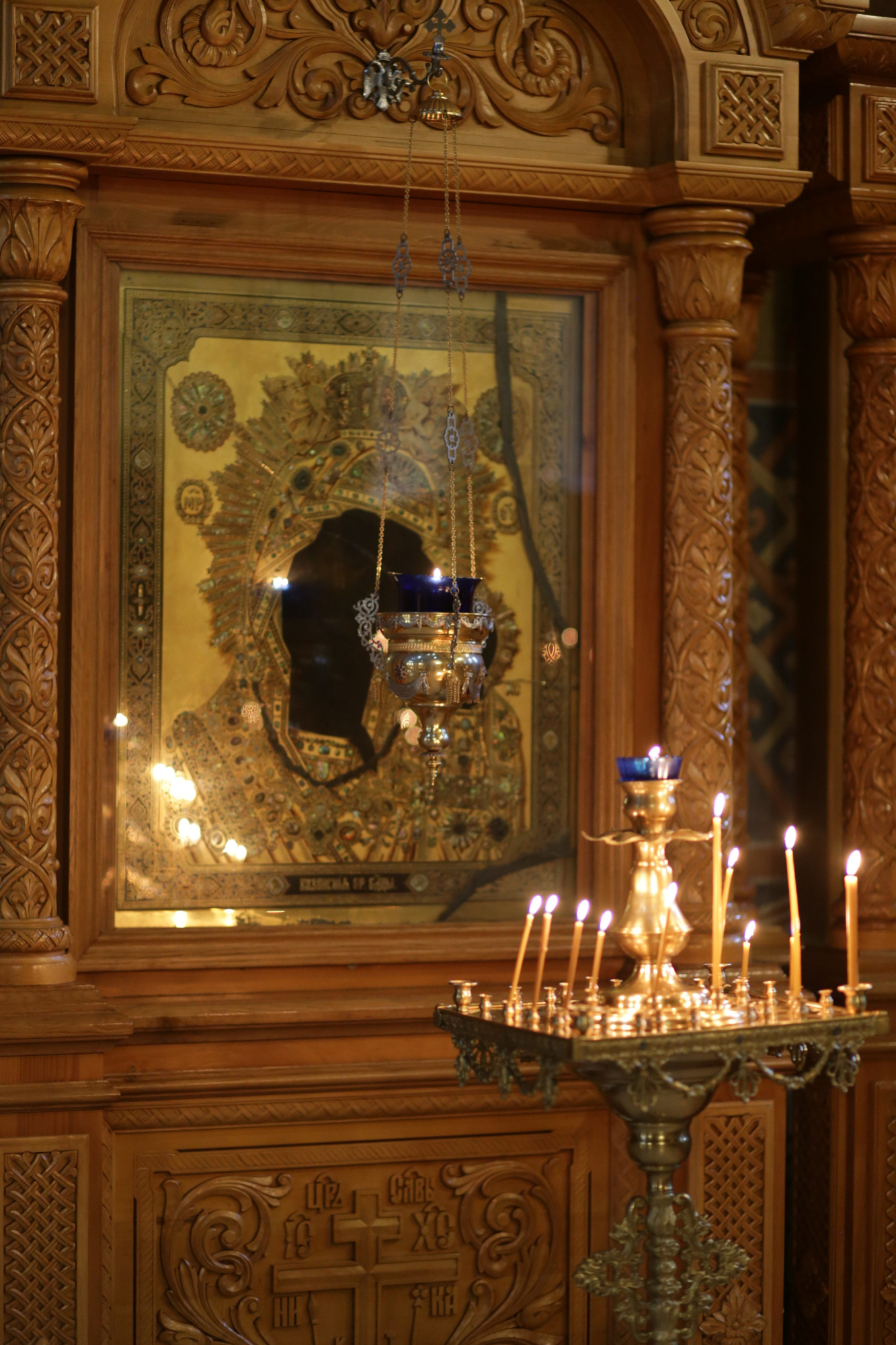 Молебен с акафистом Пресвятой Богородице